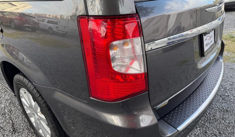 
								CHRYSLER TOWN COUNTRY 2016 full									