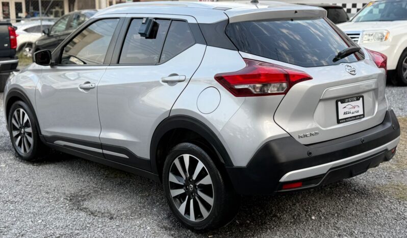 
								Nissan Kicks Advance 2019 full									