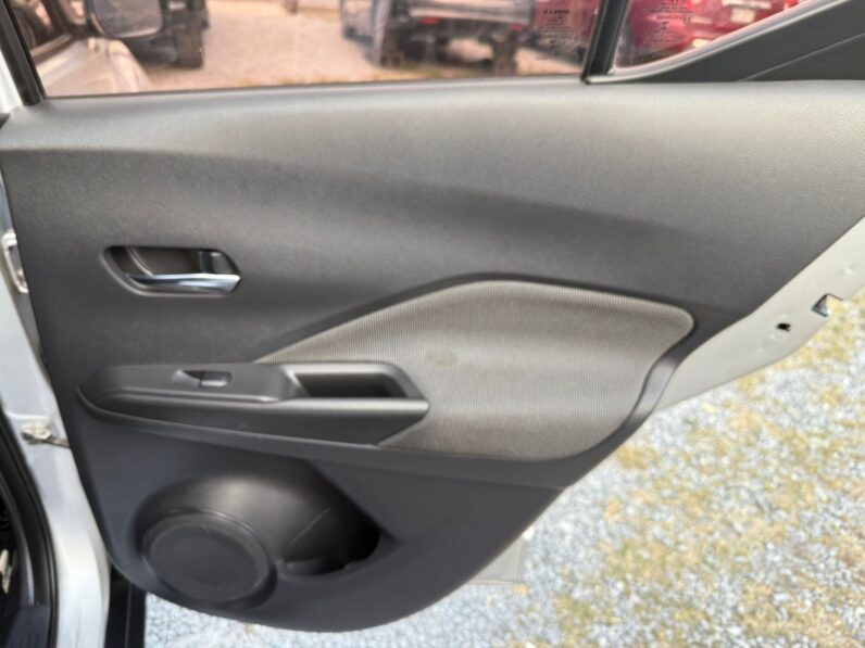 
								Nissan Kicks Advance 2019 full									