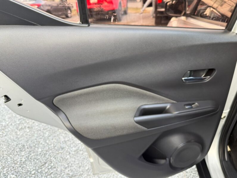 
								Nissan Kicks Advance 2019 full									