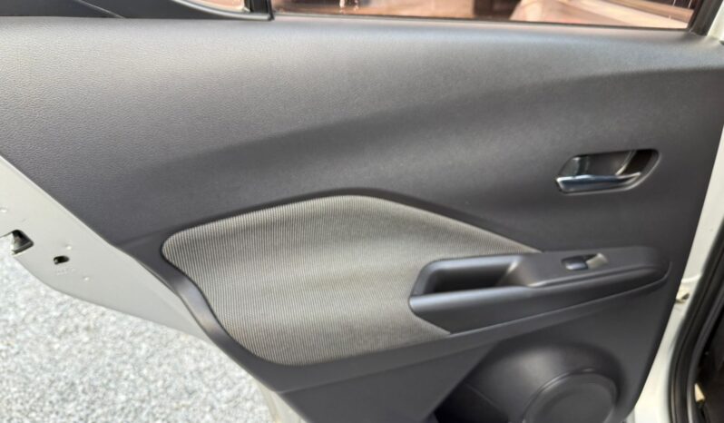 
								Nissan Kicks Advance 2019 full									