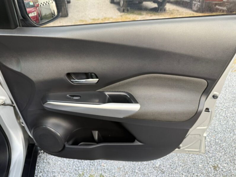 
								Nissan Kicks Advance 2019 full									